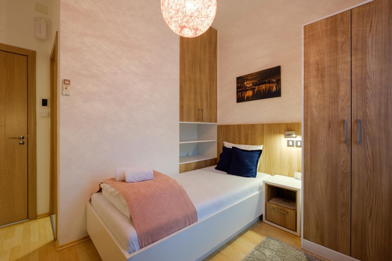 Airport Hotel Garni Belgrad Dış mekan fotoğraf