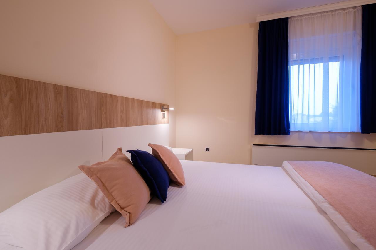Airport Hotel Garni Belgrad Dış mekan fotoğraf